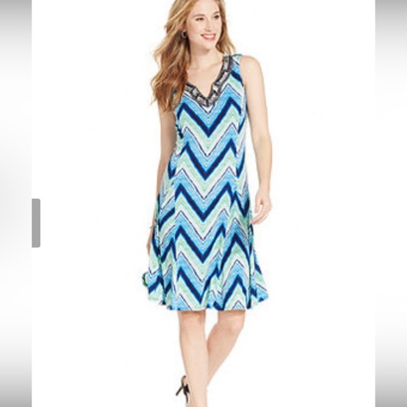 JM Collection Dress L
Teal Chevron Print
Beaded V-Neck
Sleeveless Beachy - Picture 1 of 7